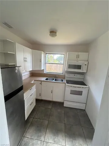 695  July  CIR, North Fort Myers, FL 33903