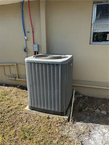 695  July  CIR, North Fort Myers, FL 33903