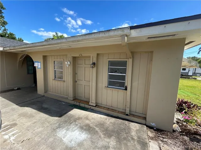 695  July  CIR, North Fort Myers, FL 33903