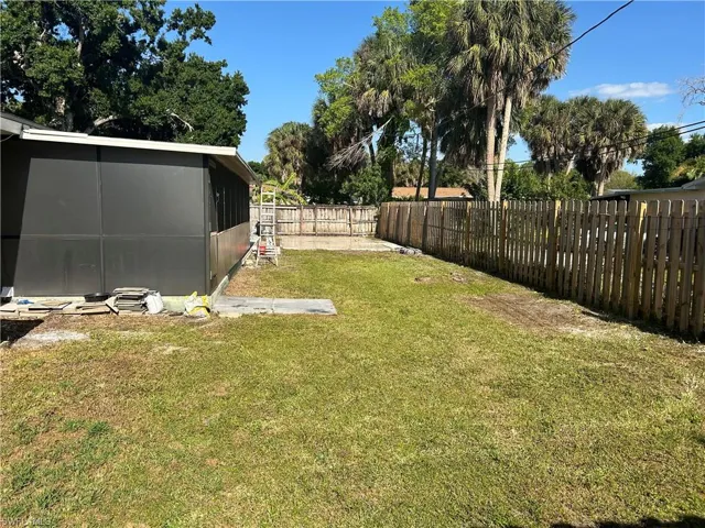695  July  CIR, North Fort Myers, FL 33903