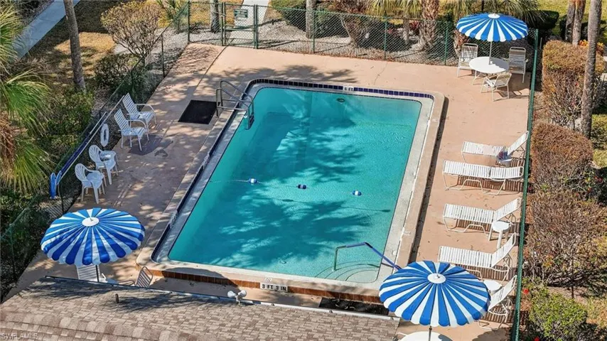 Foxlake Village pool