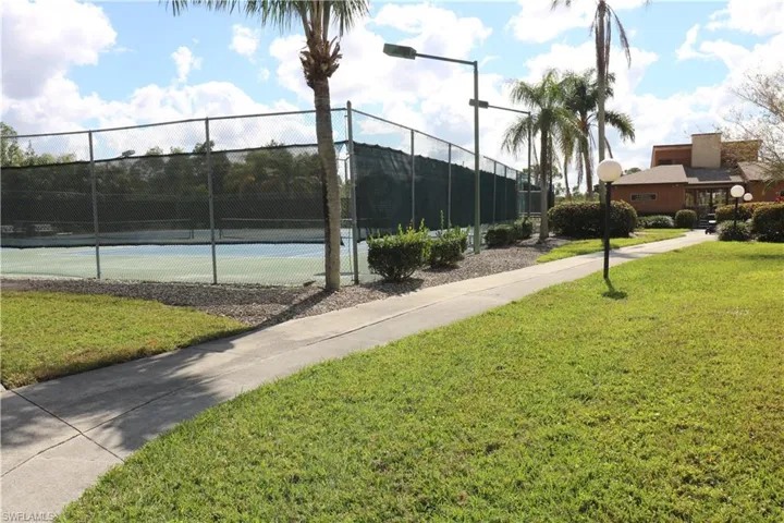 Tennis/pickleball courts