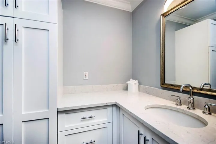 En-suite Bathroom with vanity and crown molding