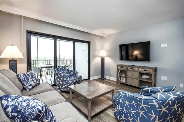 Living room featuring crown molding and LVP flooring