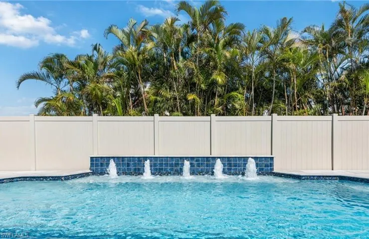 Lovely fountain feature in pool.