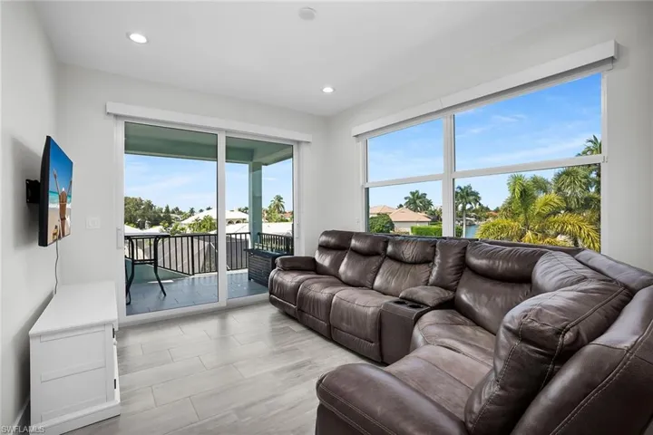 384 Heathwood Dr, Marco Island, Florida 34145