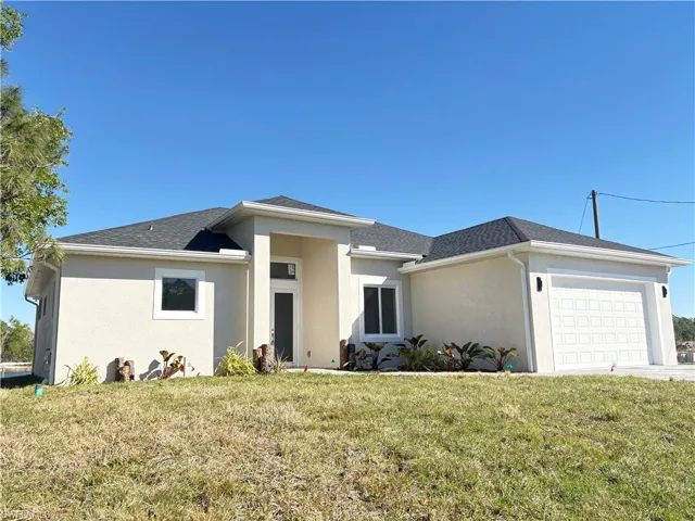 Prairie-style house with a front lawn and a garage
