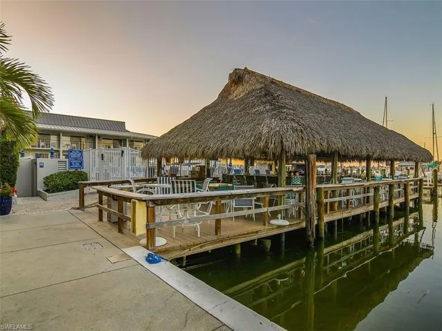 900  Broad S AVE, Naples, FL 34102
