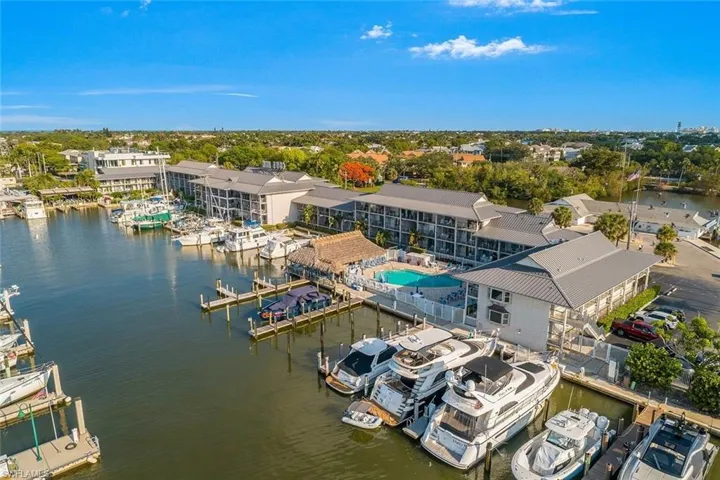 900  Broad S AVE, Naples, FL 34102