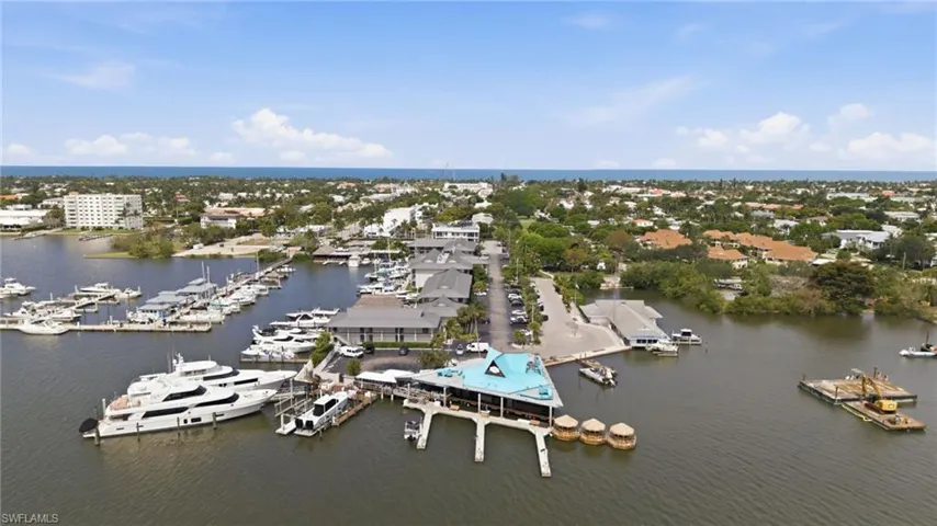 900  Broad S AVE, Naples, FL 34102