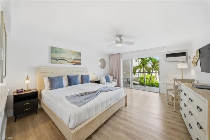 900  Broad S AVE, Naples, FL 34102