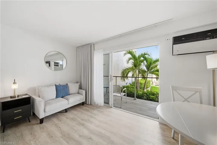 900  Broad S AVE, Naples, FL 34102