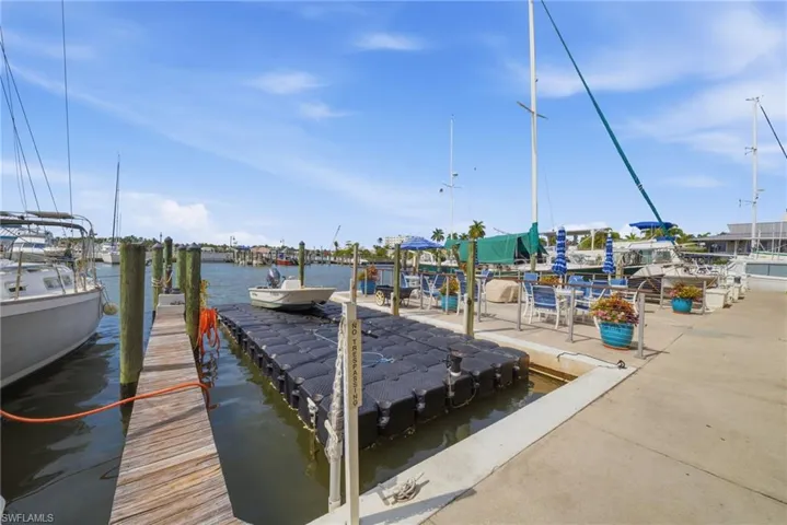 900  Broad S AVE, Naples, FL 34102