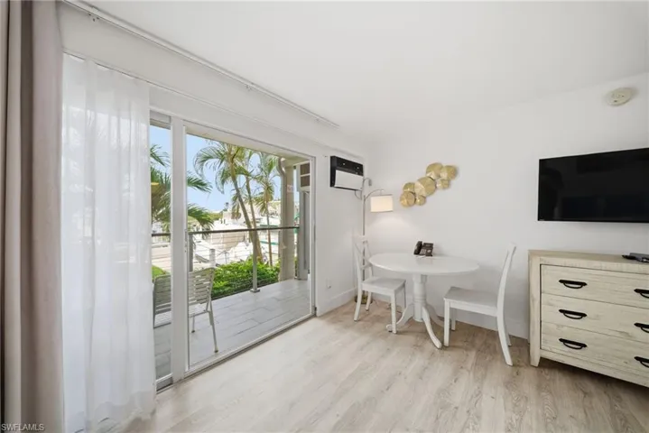 900  Broad S AVE, Naples, FL 34102
