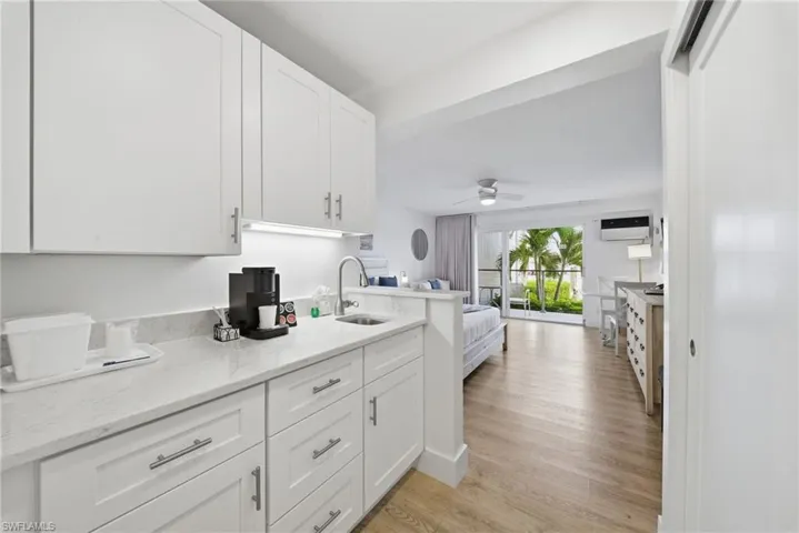 900  Broad S AVE, Naples, FL 34102
