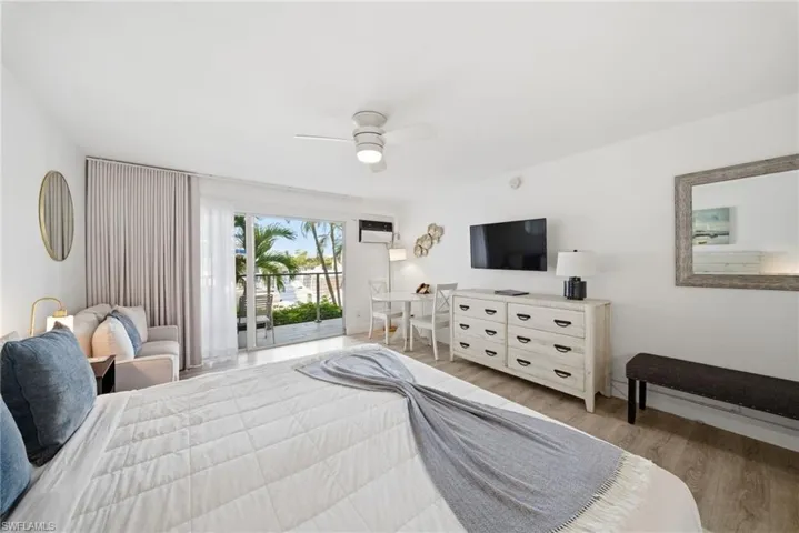 900  Broad S AVE, Naples, FL 34102