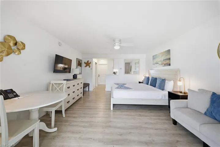 900  Broad S AVE, Naples, FL 34102