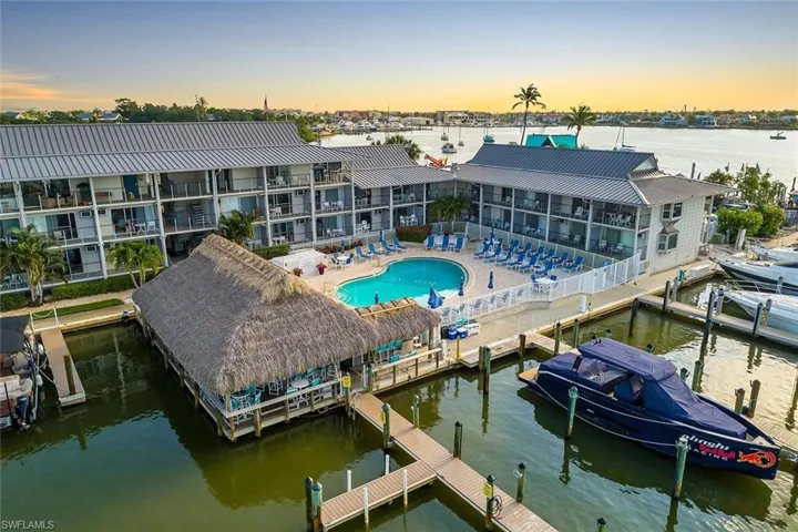 900  Broad S AVE, Naples, FL 34102