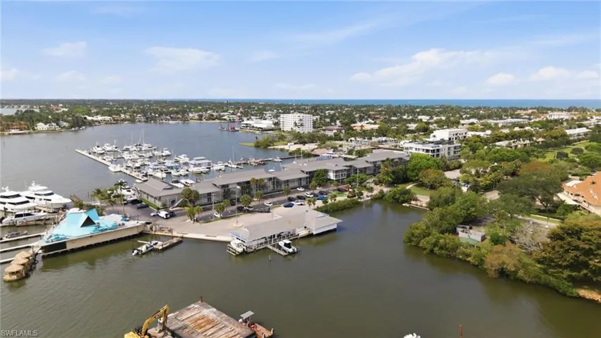 900  Broad S AVE, Naples, FL 34102