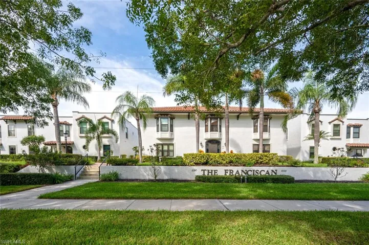 1080 6th St S, Naples, Florida 34102