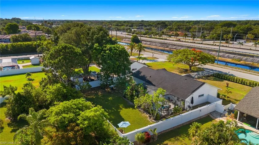 1323  Piper  BLVD, Naples, FL 34110