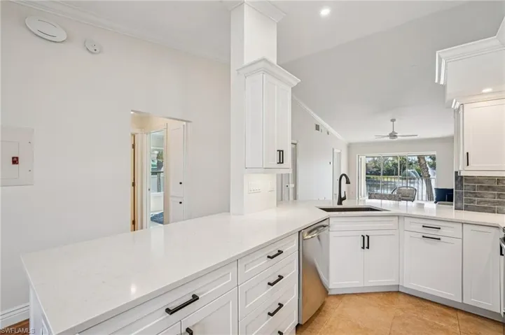 828  Gulf Pavilion  DR, Naples, FL 34108