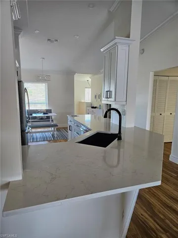 828  Gulf Pavilion  DR, Naples, FL 34108