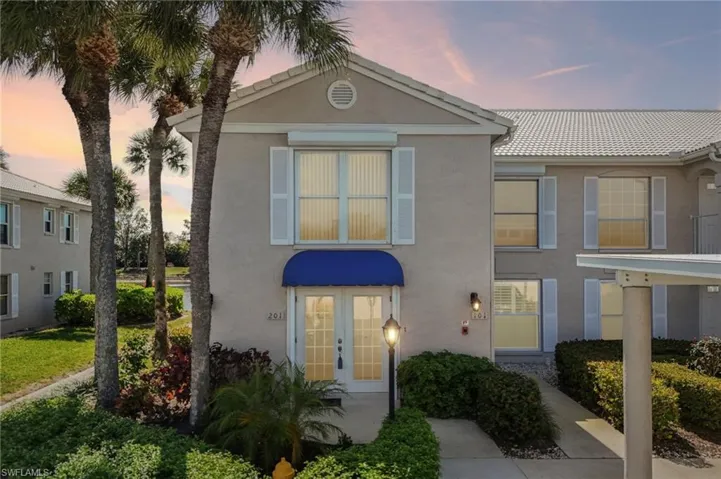 828  Gulf Pavilion  DR, Naples, FL 34108