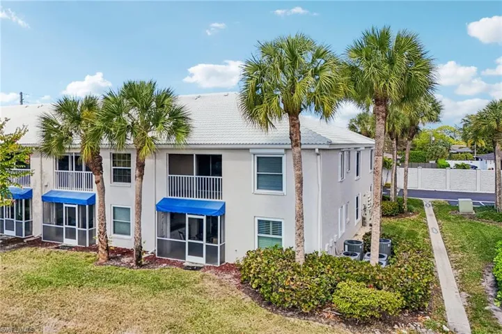 828  Gulf Pavilion  DR, Naples, FL 34108