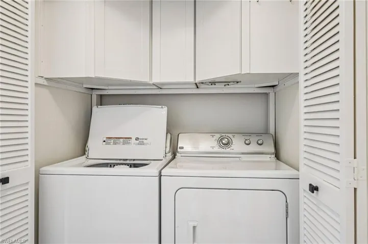 828  Gulf Pavilion  DR, Naples, FL 34108