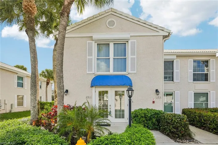 828  Gulf Pavilion  DR, Naples, FL 34108