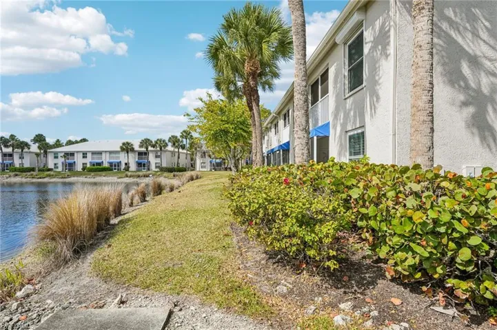 828  Gulf Pavilion  DR, Naples, FL 34108
