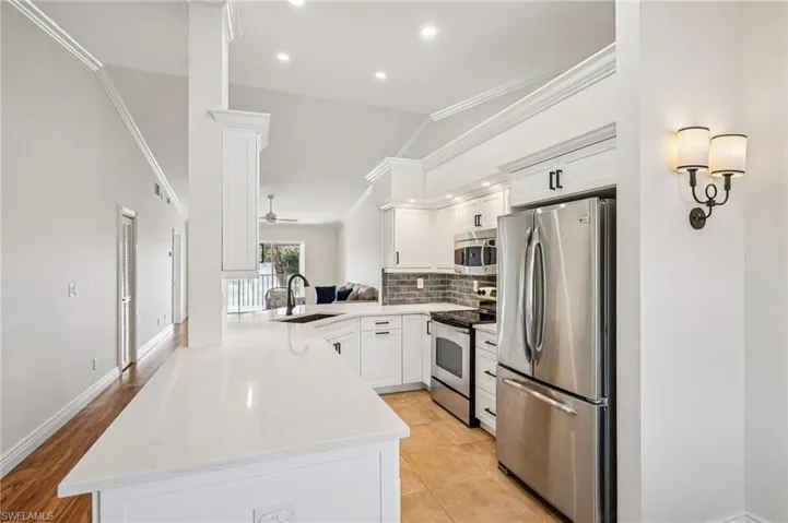 828  Gulf Pavilion  DR, Naples, FL 34108