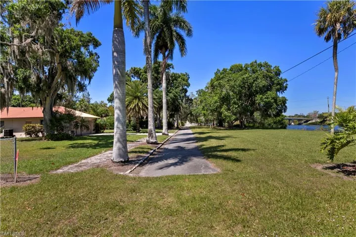 233 De Soto Ave, Labelle, Florida 33935