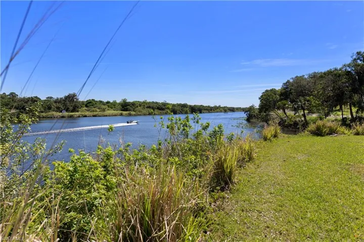 233 De Soto Ave, Labelle, Florida 33935