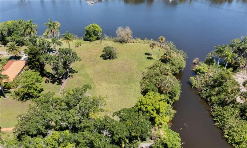 233 De Soto Ave, Labelle, Florida 33935