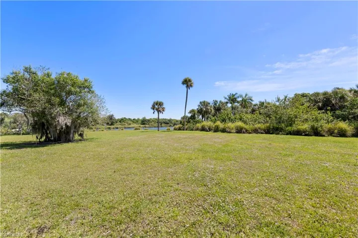 233 De Soto Ave, Labelle, Florida 33935