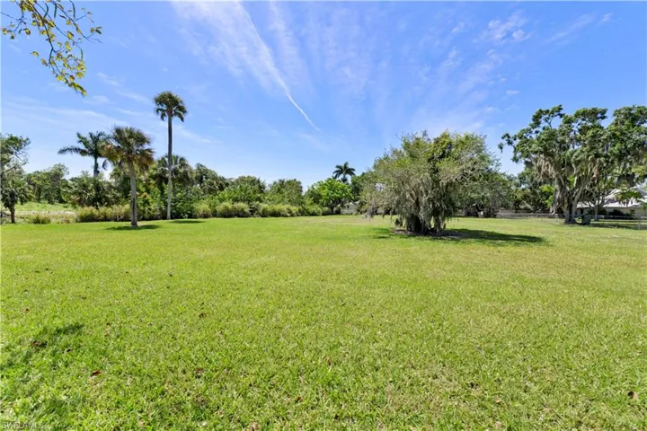 233 De Soto Ave, Labelle, Florida 33935