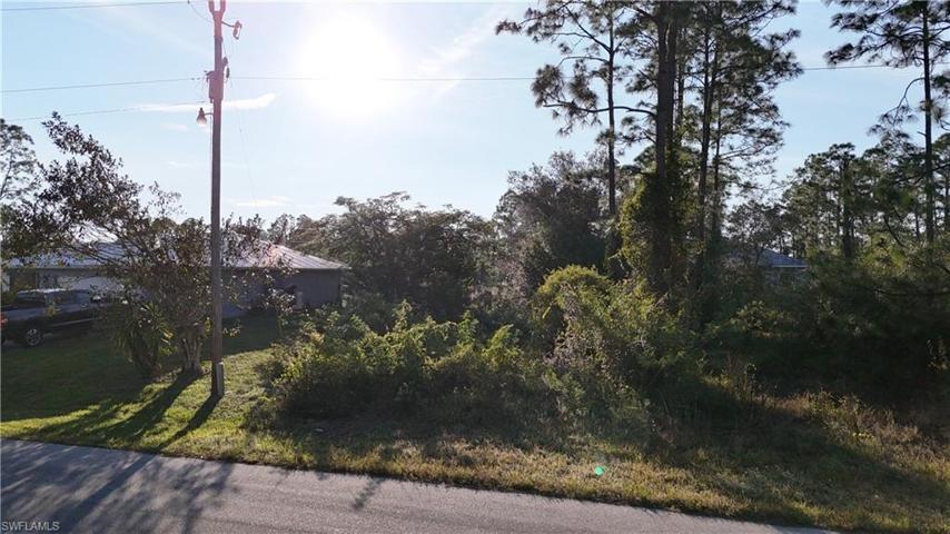 240  Norris  AVE, LEHIGH ACRES, FL 33974