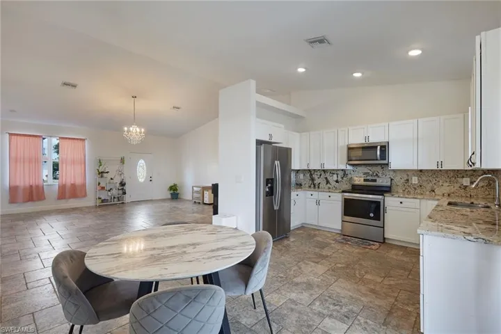 Kitchen featuring a chandelier, a sink, visible vents, and stainless steel appliances