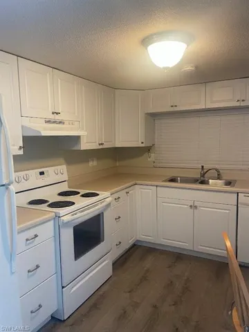 104  Coachlight  LN, North Fort Myers, FL 33917