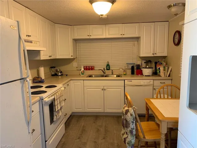 104  Coachlight  LN, North Fort Myers, FL 33917