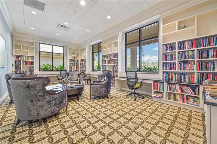 6830 Greenbriar CT, NAPLES FL 34114