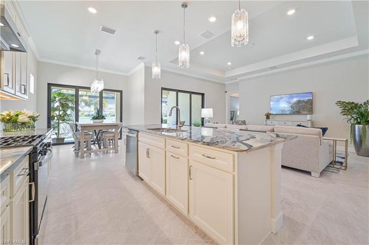 6830 Greenbriar CT, NAPLES FL 34114
