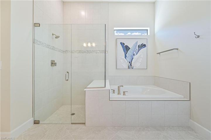 6830 Greenbriar CT, NAPLES FL 34114