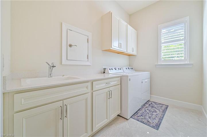 6830 Greenbriar CT, NAPLES FL 34114