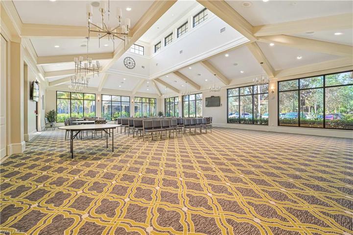 6830 Greenbriar CT, NAPLES FL 34114