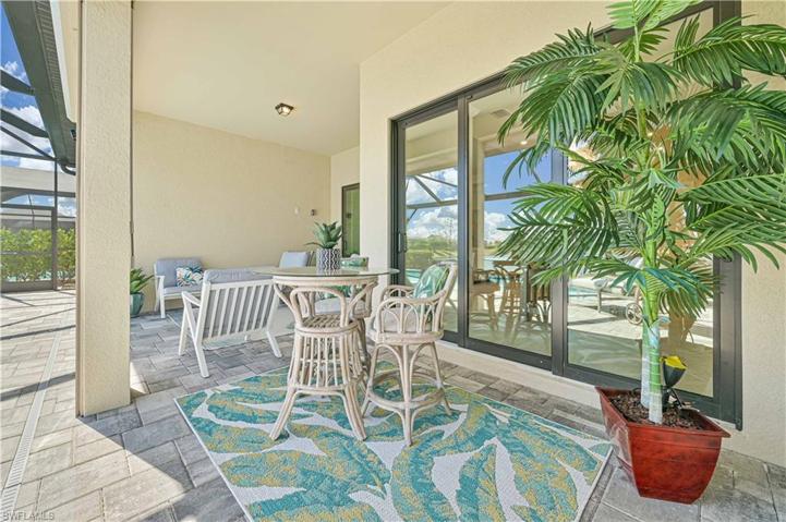 6830 Greenbriar CT, NAPLES FL 34114