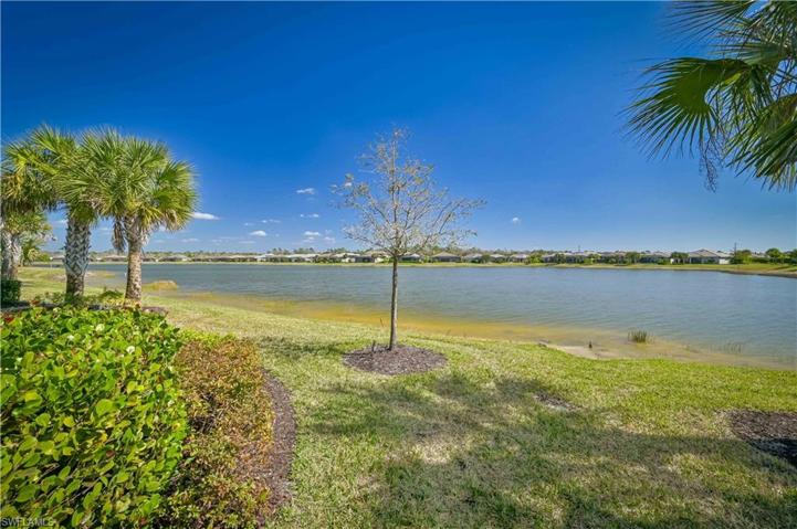 6830 Greenbriar CT, NAPLES FL 34114