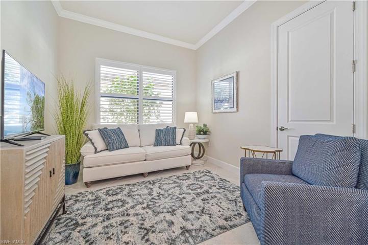 6830 Greenbriar CT, NAPLES FL 34114